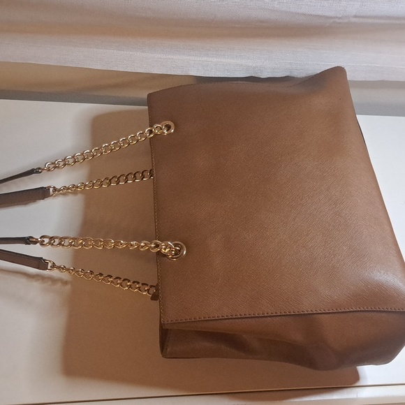 Michael Kors Tan Leather and Gold Chains Shoulder Bag Like New, Excellent - Picture 4 of 14